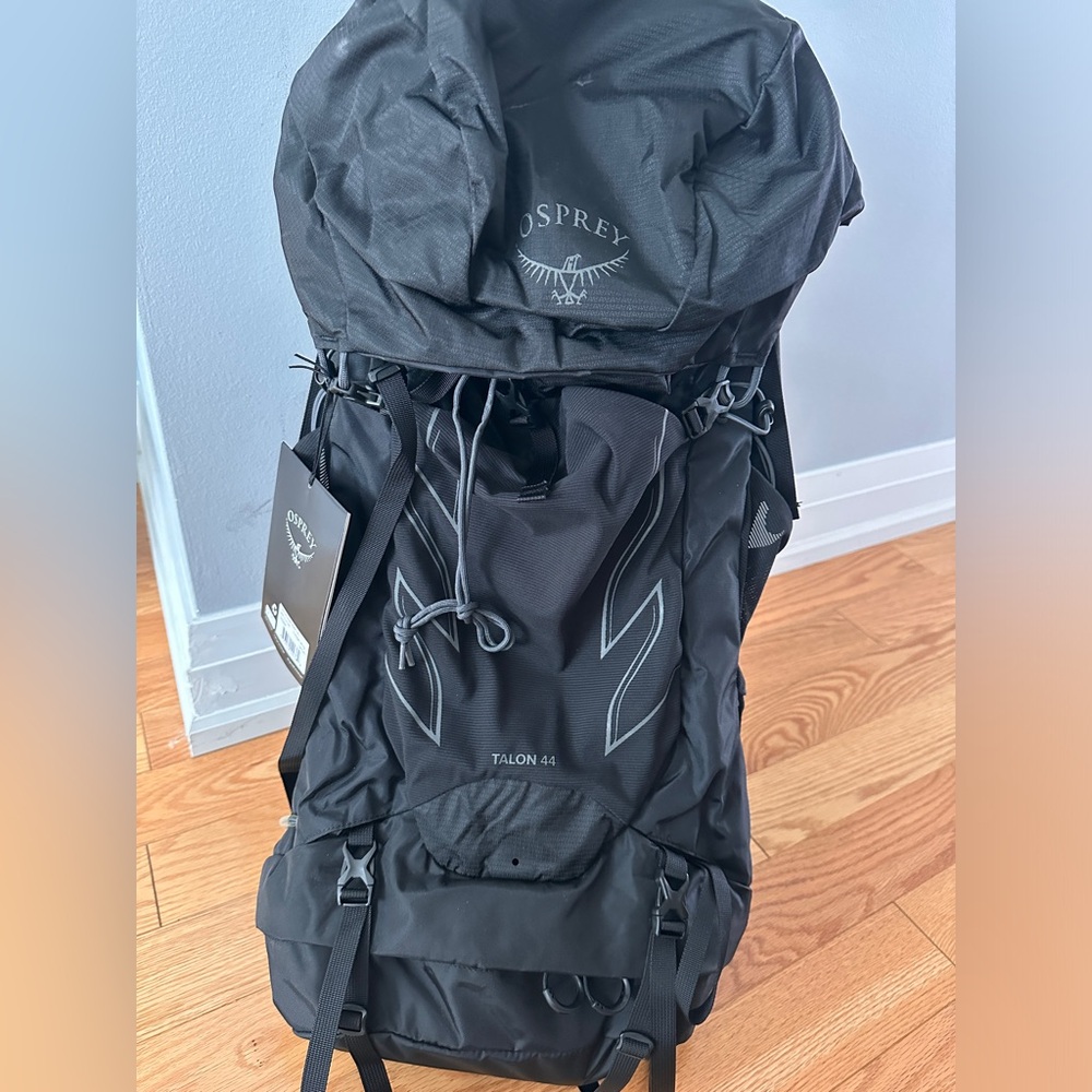 Osprey talon 44 L brand new with tags. Black